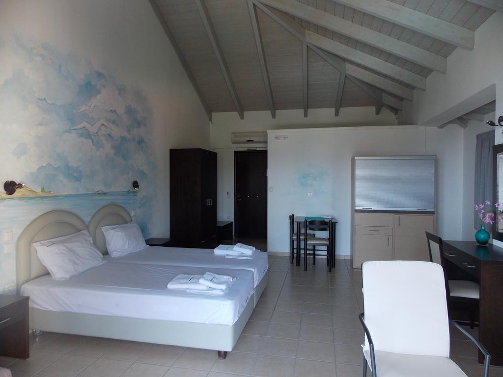 Hotel Theasis Παραλία Σεργούλας Δωμάτιο φωτογραφία